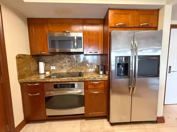 Aventura, FL 33180,19501 W Country Club DR 1105