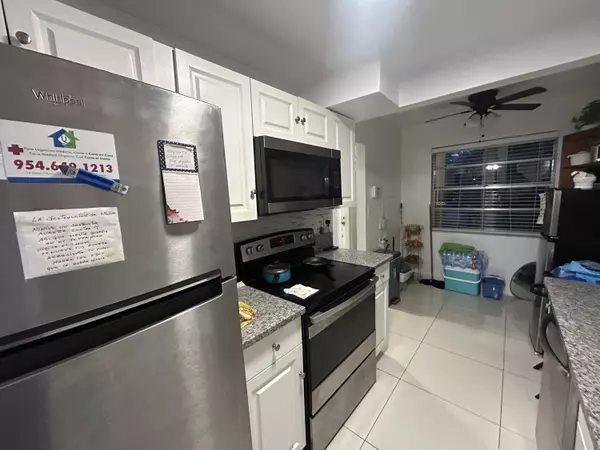 Lauderdale Lakes, FL 33313,3099 NW 48th AVE 163