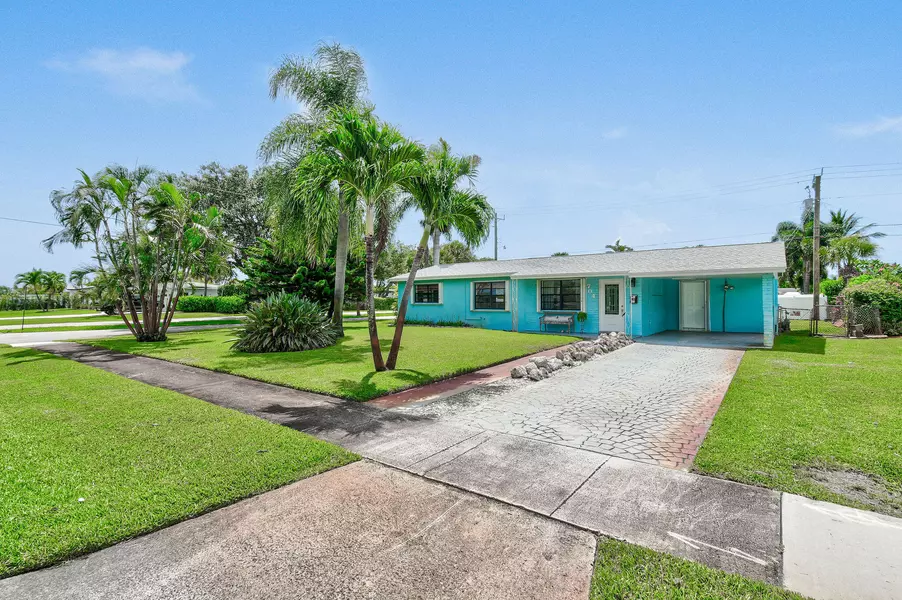 704 W Jasmine DR, Lake Park, FL 33403