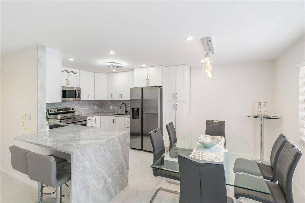 Deerfield Beach, FL 33442,305 Richmond A 305