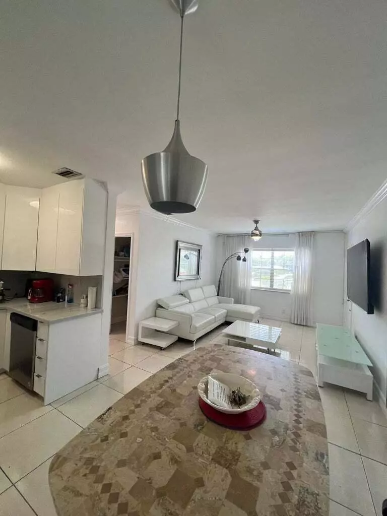 Boca Raton, FL 33432,299 SW 7th ST 110