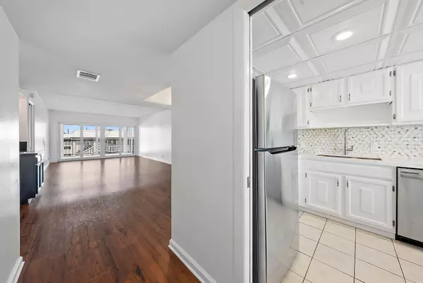 North Palm Beach, FL 33408,155 Yacht Club DR 405