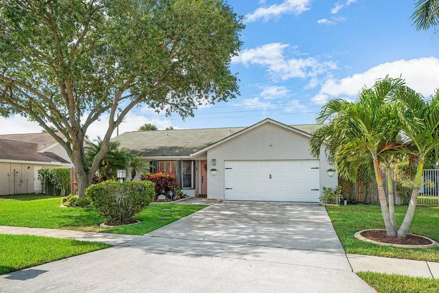 8366 Blue Cypress DR, Lake Worth, FL 33467