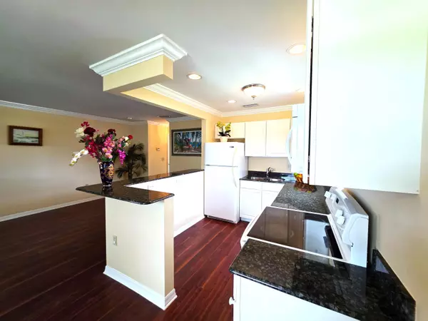 Vero Beach, FL 32962,69 Royal Oak CT 205