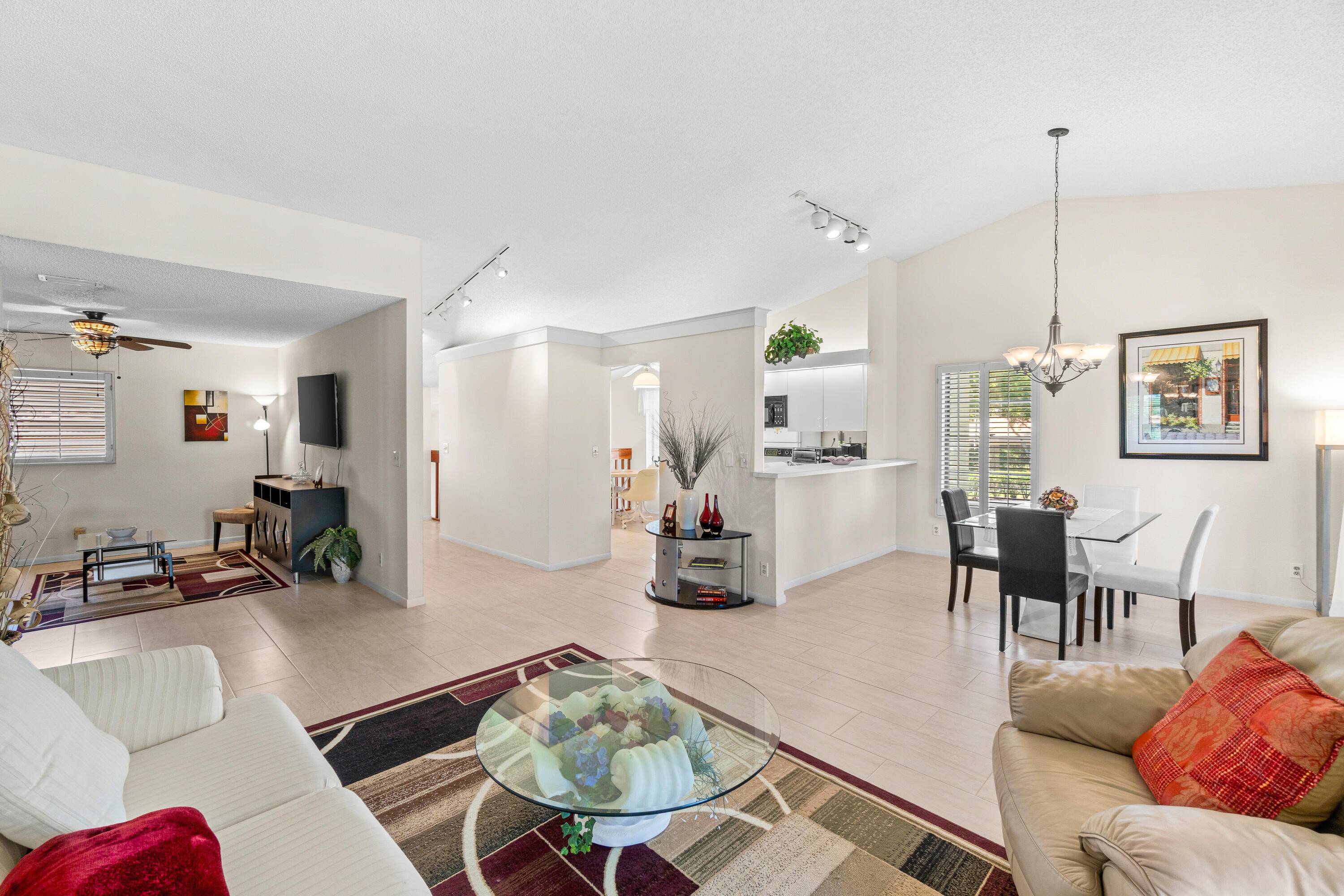 Boynton Beach, FL 33437,10263 N Circle Lake DR 201