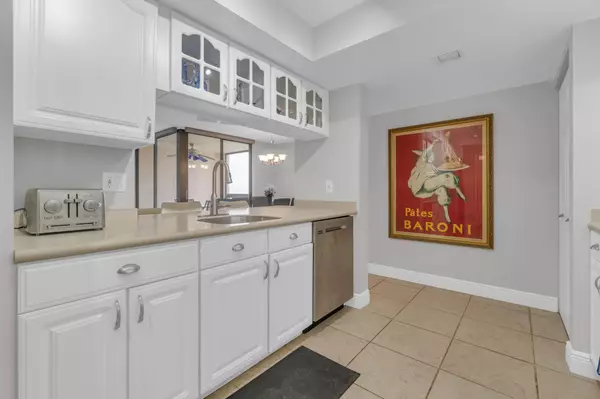 Delray Beach, FL 33444,2255 Lindell BLVD 4304