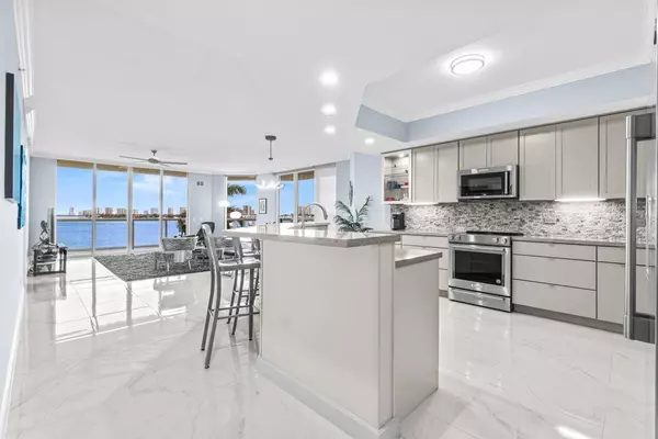 Riviera Beach, FL 33404,2650 Lake Shore DR 406