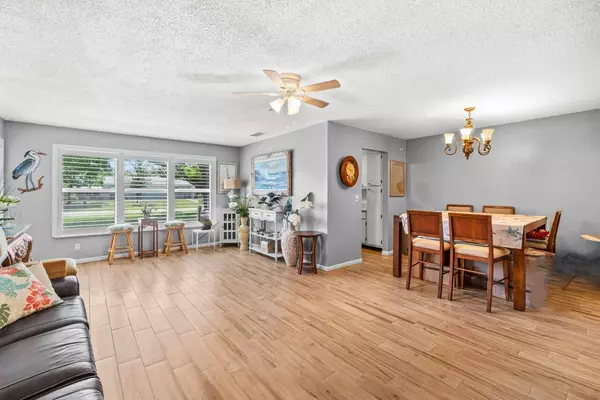 Lake Worth, FL 33462,7376 W Oakridge CIR C