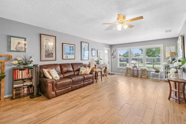 Lake Worth, FL 33462,7376 W Oakridge CIR C