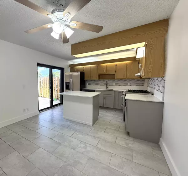 Lake Worth, FL 33461,2470 Waterside DR