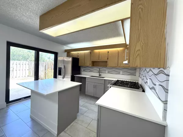 Lake Worth, FL 33461,2470 Waterside DR