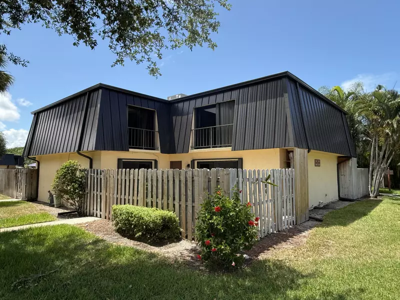 2470 Waterside DR, Lake Worth, FL 33461