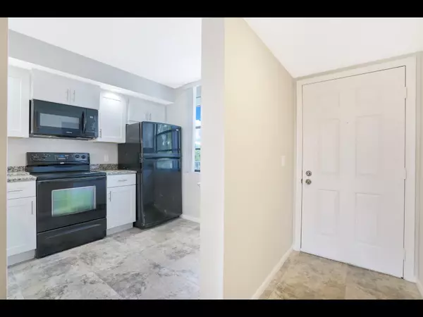 West Palm Beach, FL 33401,3636 Whitehall DR 401