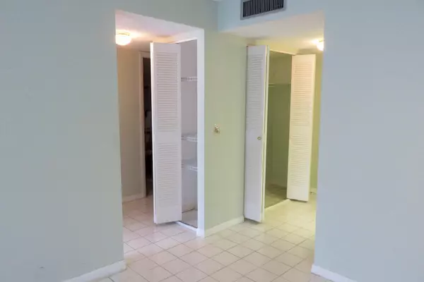 West Palm Beach, FL 33401,470 Executive Center DR 2k