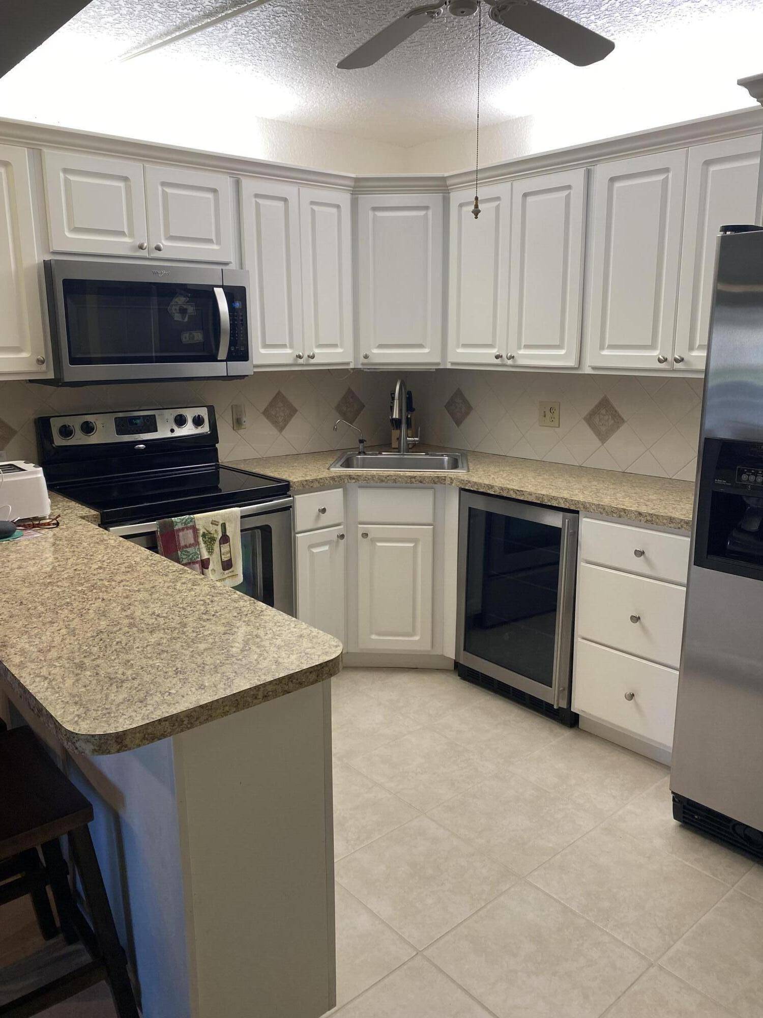 341 Pine Ridge CIR D1, Greenacres, FL 33463