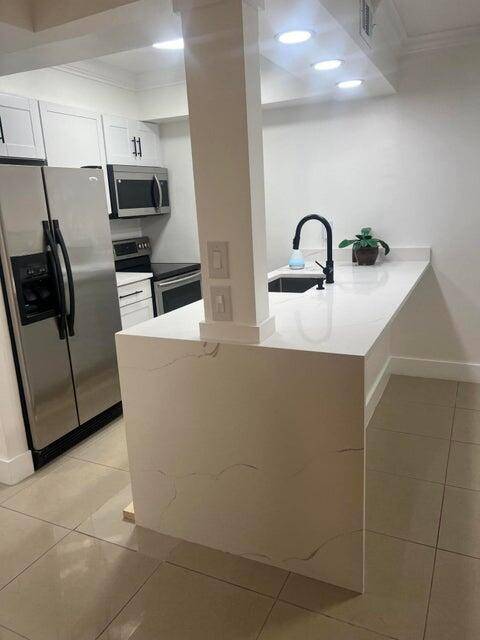 Greenacres, FL 33463,6043 N 10th AVE 129