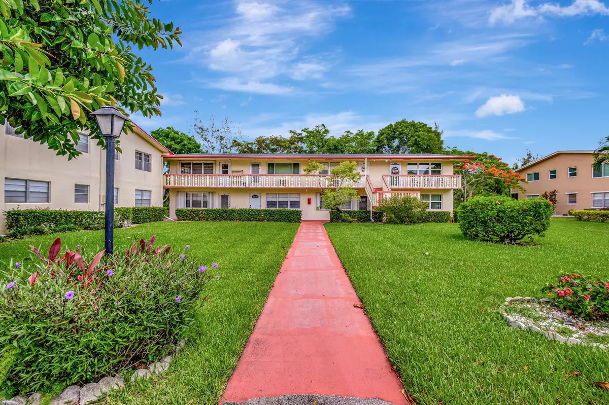 West Palm Beach, FL 33417,47 Camden B