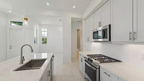 Port Saint Lucie, FL 34952,204 SE Via Sangro