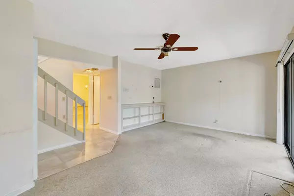 Stuart, FL 34994,950 S Kanner HWY Th-128