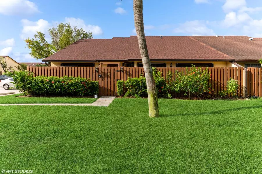 352 Springdale CIR, Palm Springs, FL 33461