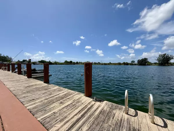 Deerfield Beach, FL 33064,1100 Crystal Lake DR 107