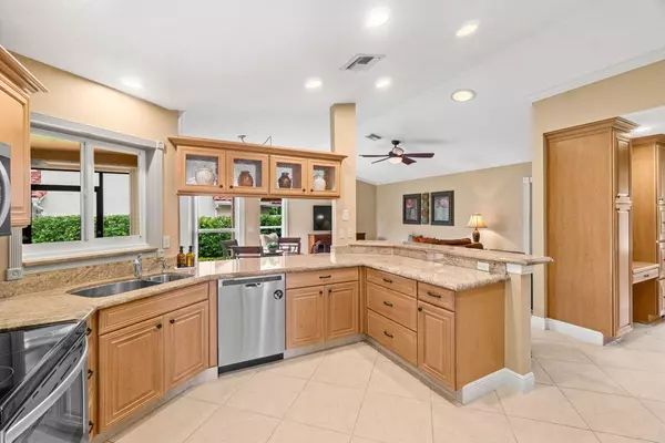 Boca Raton, FL 33434,9556 E Lake DR