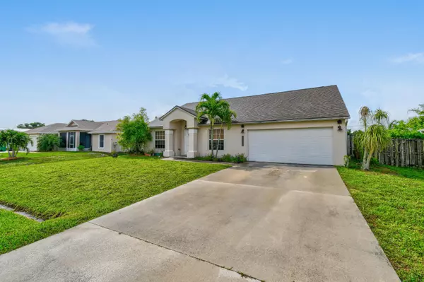 Port Saint Lucie, FL 34953,632 SW Sail TER