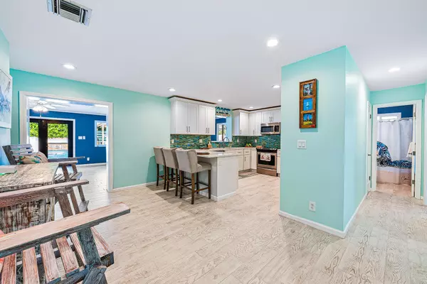 Palm Beach Gardens, FL 33410,14283 Joan DR