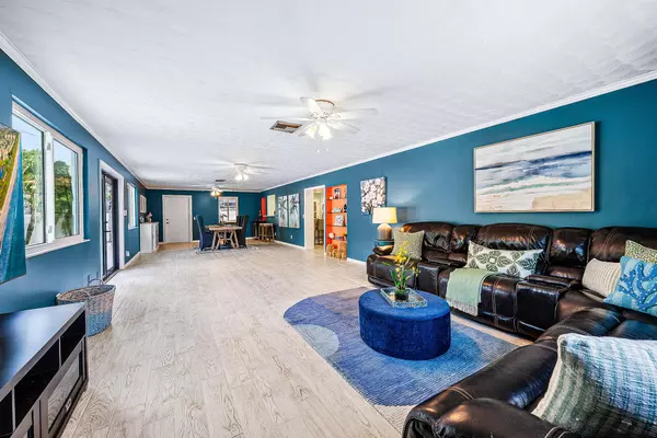 Palm Beach Gardens, FL 33410,14283 Joan DR