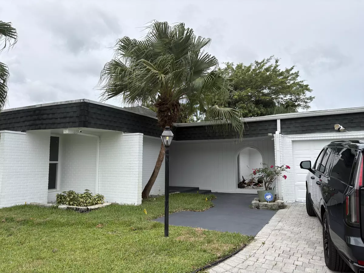 Tamarac, FL 33319,5904 Cedar CIR
