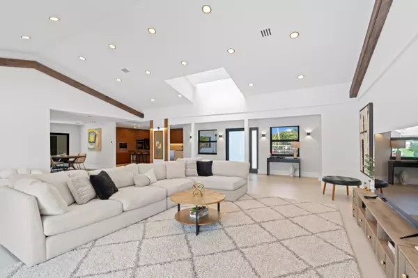 Boca Raton, FL 33487,6168 NW 4th AVE