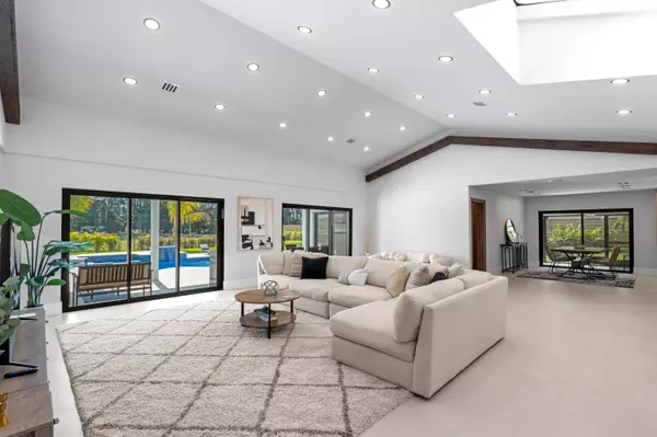 Boca Raton, FL 33487,6168 NW 4th AVE