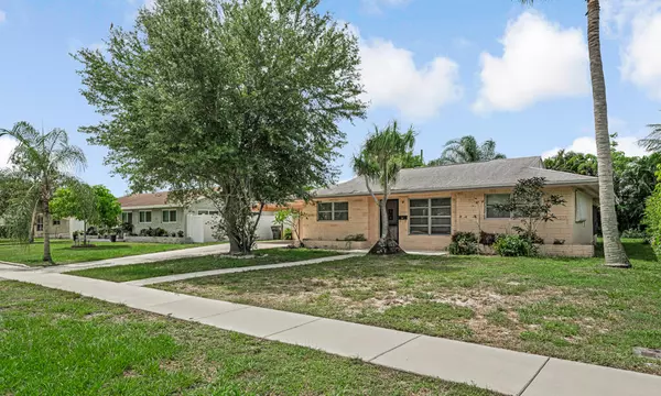 West Palm Beach, FL 33417,4840 Pineaire LN