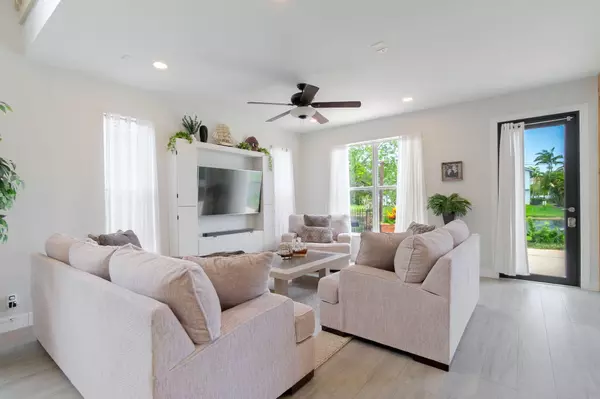 Riviera Beach, FL 33404,1026 Center Stone LN