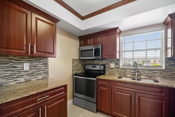 West Palm Beach, FL 33415,2680 E Emory D DR #D