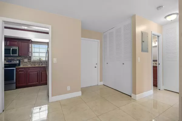 West Palm Beach, FL 33415,2680 E Emory D DR #D