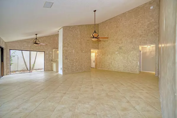 West Palm Beach, FL 33409,2575 Iroquois CIR