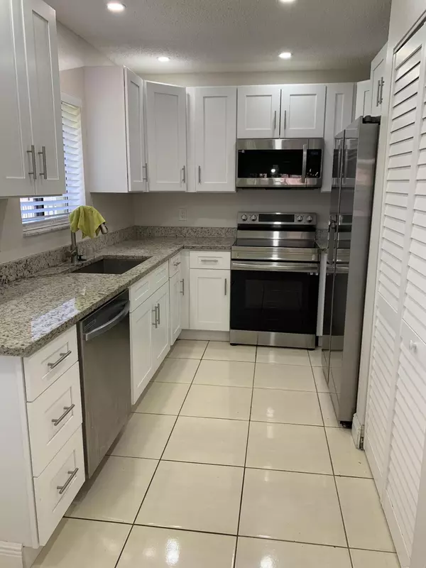 Boca Raton, FL 33487,159 NW 70 ST 504