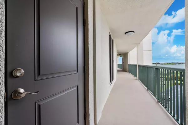 Singer Island, FL 33404,5400 N Ocean DR 4c