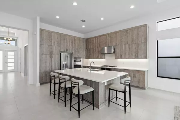Boca Raton, FL 33434,8347 Essex Country Club DR