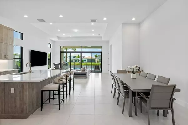 Boca Raton, FL 33434,8347 Essex Country Club DR