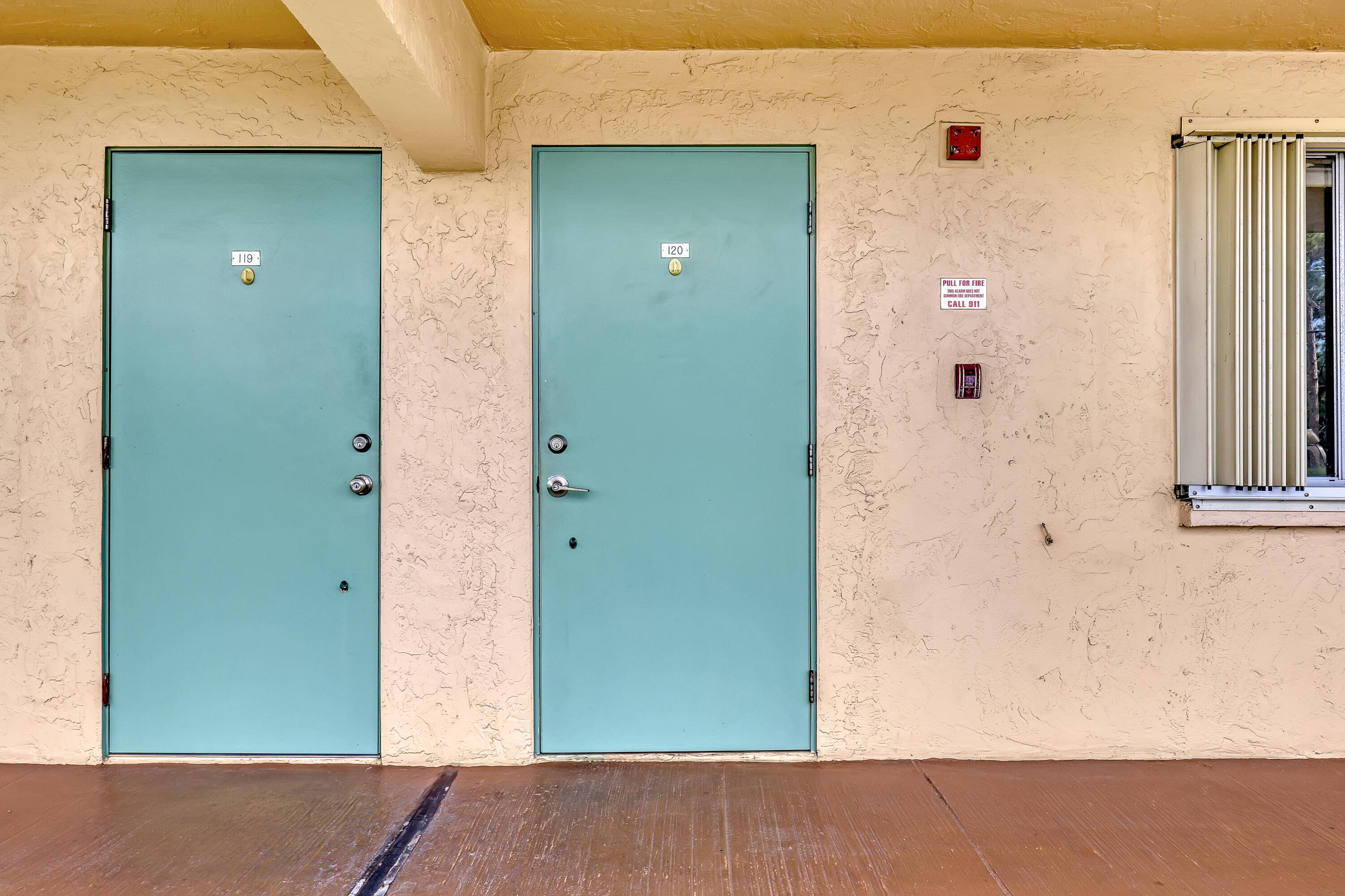 Palm Springs, FL 33461,300 S Village Green CIR 120