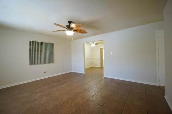 Boynton Beach, FL 33426,114 SW 8th PL