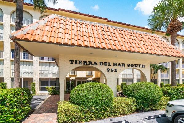 951 De Soto RD 228, Boca Raton, FL 33432