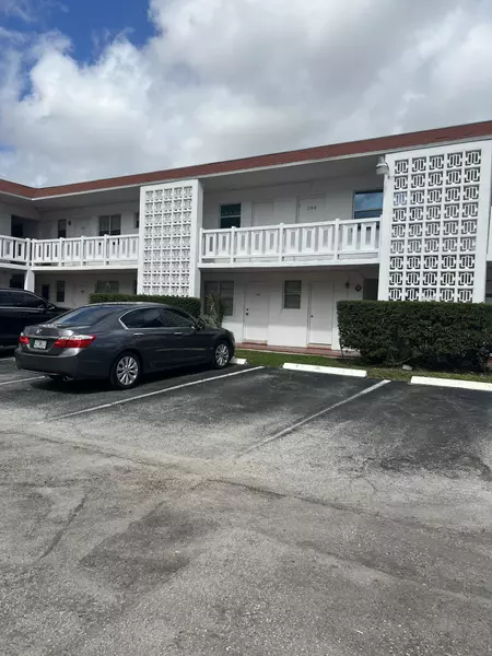1300 NW 43rd TER 104, Lauderhill, FL 33313
