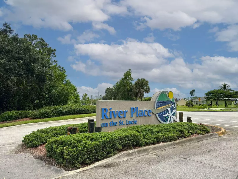 650 Waters Edge LN, Port Saint Lucie, FL 34983
