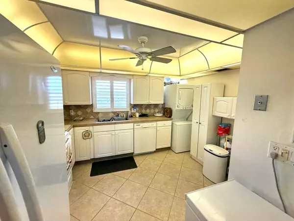 Lake Park, FL 33403,801 Lake Shore 411 DR 411