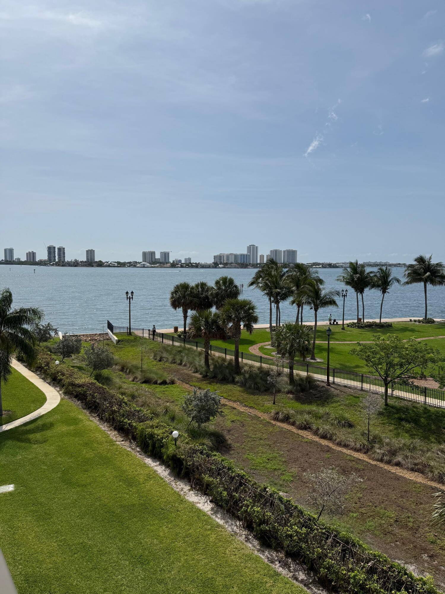 801 Lake Shore 411 DR 411, Lake Park, FL 33403