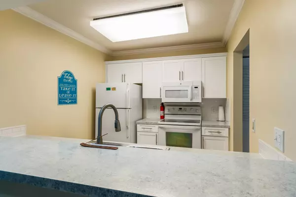 Vero Beach, FL 32966,6 Plantation DR 203