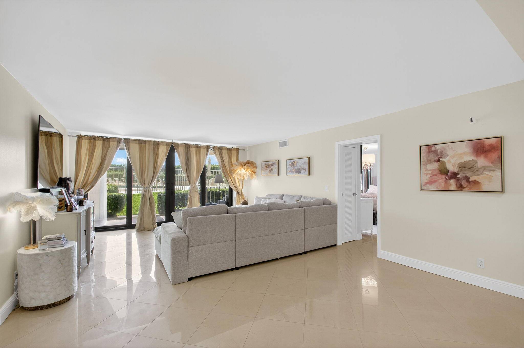 Palm Beach, FL 33480,3200 S Ocean BLVD A101